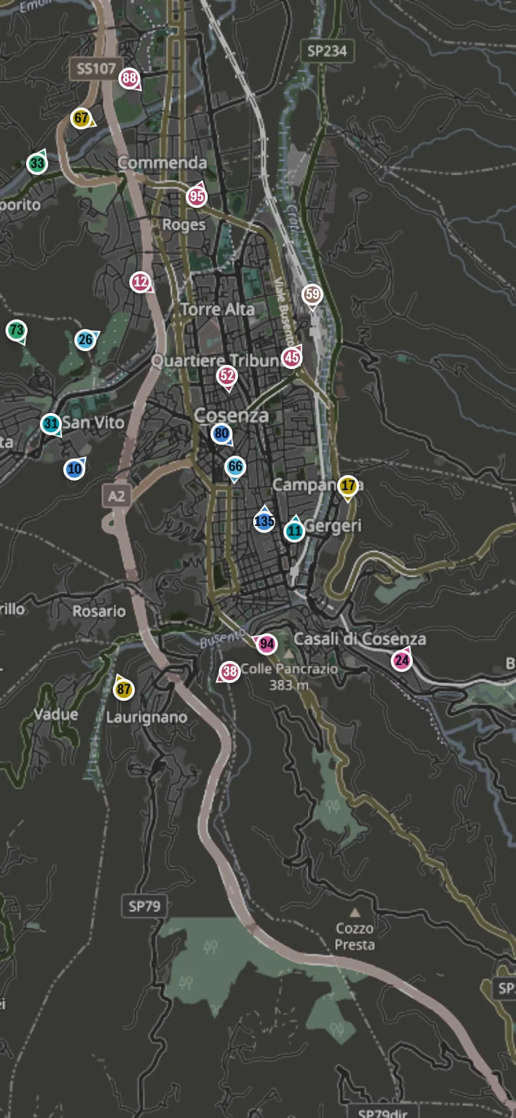 La mappa di Passa il bus sul telefono, con i mezzi in viaggio sulla Calabria